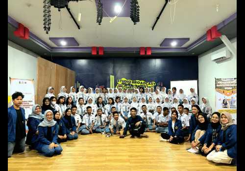 Mahasiswa USM Dukung Kreativitas Siswa SMK Melalui TikTok: Edukasi Konten Digital Marketing