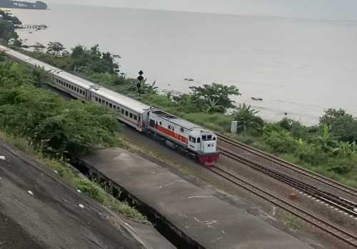 Santai di Rest Area Pantai Celong Batang ; Melihat Keindahan Laut dari Atas Langit