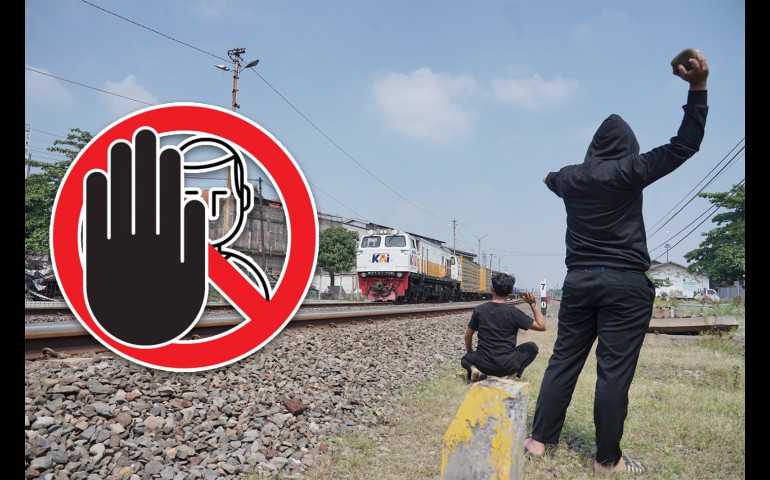 Melempar Batu ke Kereta Api Dapat Mencelakaan Penumpang dan Petugas KA hingga Terancam Pidana Penjara