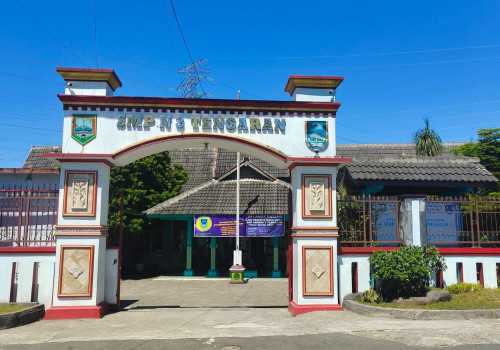Dukung Akses Teknologi, PLN Peduli Berikan Bantuan Komputer ke SMPN 3 Tengaran