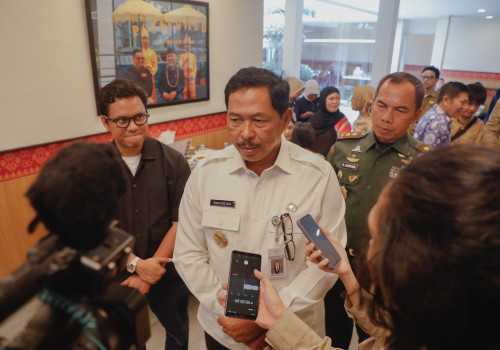 Nana Sudjana Terus Dorong Investasi untuk Turunkan Angka Pengangguran Terbuka