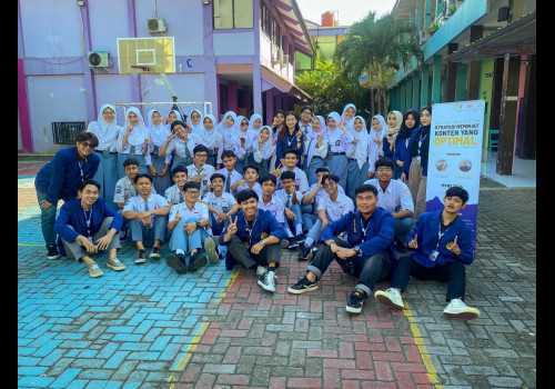 Mahasiswa Ilkom USM Berikan Pelatihan Digital Marketing Strategi Buat Konten Optimal di SMKN 8 Semarang