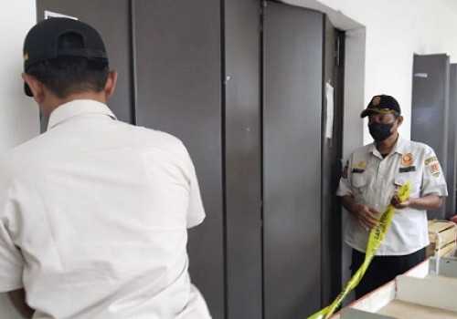 Satpol PP Kota Semarang Buka Segel Ratusan Lapak di Pasar Johar