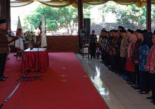 100 Petugas PPK dilantik, Bupati Kendal Harap dapat Menjalankan Tugas dengan Jujur dan Adil