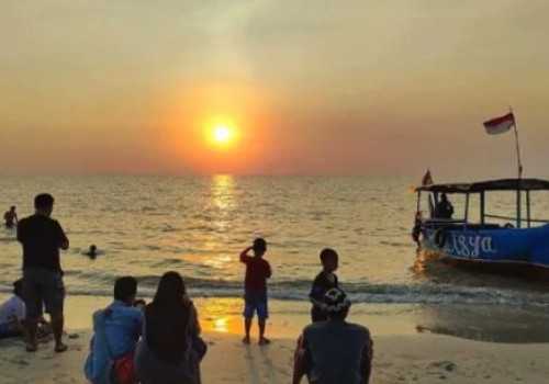 Keindahan Pantai Teluk Awur Jepara Membawa Senyum dan Kebahagiaan bagi Wisatawan