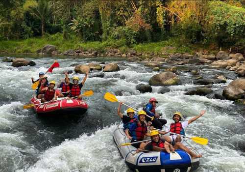 Pacu Adrenalin, Jelajahi Keindahan Sungai Elo Megalang lewat Rafting