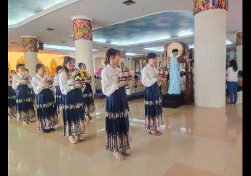 Ratusan Umat Buddha Padati Vihara Mahavira Semarang Rayakan Hari Raya Waisak