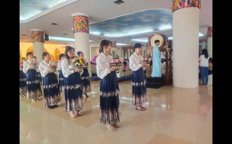Ratusan Umat Buddha Padati Vihara Mahavira Semarang Rayakan Hari Raya Waisak
