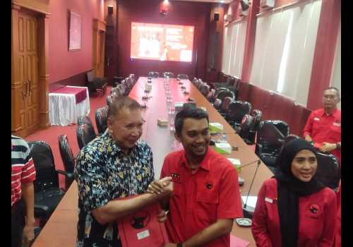 Mantan Ketua DPRD Jateng, Rukma Setyabudi Resmi Ambil Formulir Pendaftaran Cagub