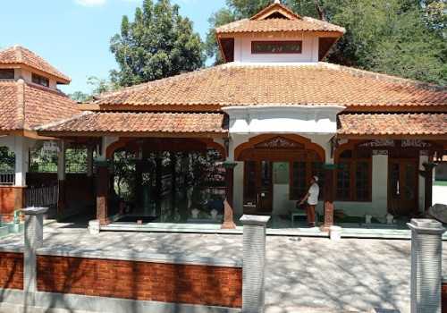 Destinasi Ziarah Spiritual Makam KH Asyari, Menjadi Simbol Ketekunan Dakwah di Kendal