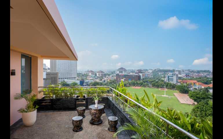 Menginap di Hotel Ciputra Semarang, Akses Mudah ke Pusat Kota