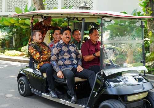 Momen Jaksa Agung dan Kapolri Tunjukan Keakraban