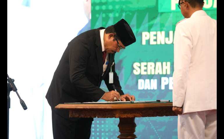 Nana Sudjana Lantik Penjabat Bupati Banjarnegara Muhammad Masrofi