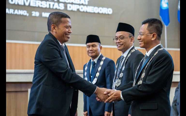 UNDIP Lantik Pejabat Baru, Rektor Prof Suharnomo Tekankan Komitmen untuk Bekerja dengan Passion