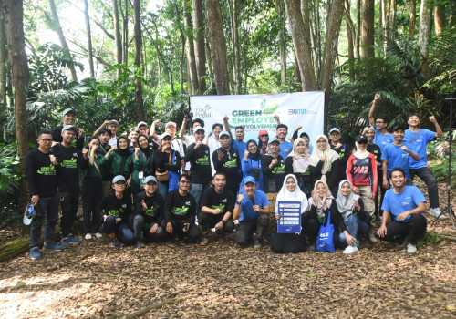 Peringati Hari Lingkungan Hidup, Pegawai PLN UIP JBT Turun Langsung Bersihkan Sungai Cikapundung