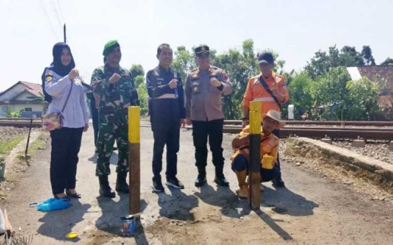 Langkah Proaktif KAI dan Dishub Kendal Imbas Kecelakaan, Tutup Perlintasan di Desa Payung Weleri