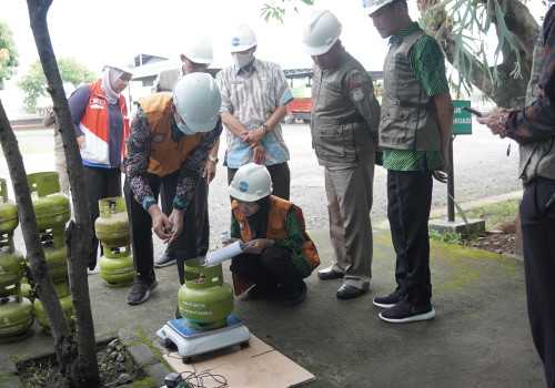 Pastikan Kualitas, Pertamina Patra Niaga Bersama Pemkab Kendal Inspeksi Tabung Elpiji 3 Kg