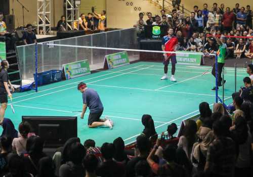 Pertandingan Eksebisi Juara Olimpiade dan All England Warnai Badminton Jateng Open 2024