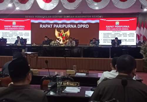 Rapat Paripurna Penyampaian Jawaban Bupati Kendal Terkait RPJPD