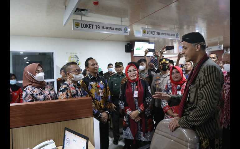 Ganjar Resmikan Mal Pelayanan Publik ke-17 di Jateng