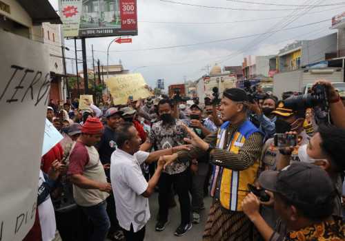 Ganjar Bereskan Tuntutan Warga di Flyover Ganefo Dalam 24 Jam
