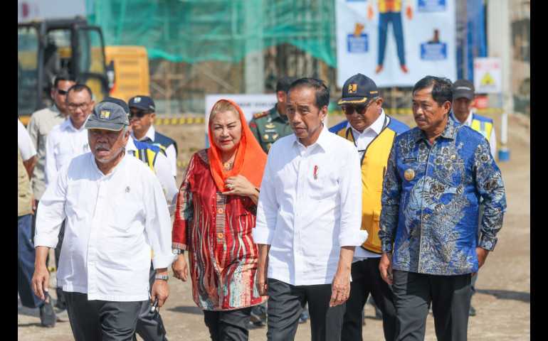 Nana Sudjana Dampingi Joko Widodo Tinjau Proyek Banjir Rob Tambak Lorok Semarang