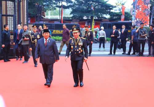 Prabowo Dianugrahi Bintang Bhayangkara Utama