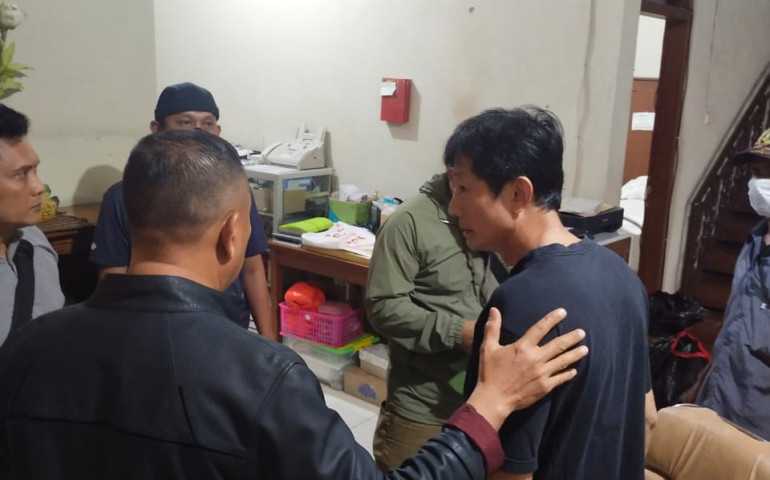 Tim Intelijen Kejagung dan Kejati Jatim Tangkap Buronan Limantoro Santoso