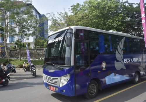 Undip Fasilitasi Mahasiswa dengan Bus Kampus