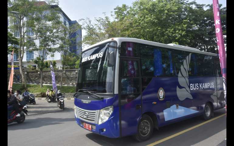 Undip Fasilitasi Mahasiswa dengan Bus Kampus