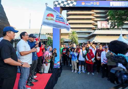 Ikuti Family Fun Walk, Nana Sudjana Harap Harganas Dapat Pacu Kasih Sayang Keluarga