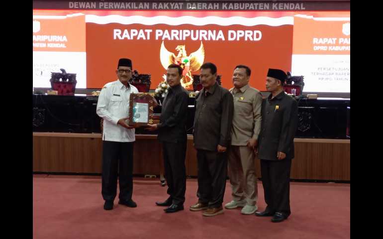 DPRD dan Pemkab Kendal Teken Raperda RPJPD 2025-2045 untuk Kesejahteraan Masyarakat