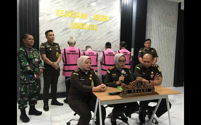 Kejari Sumedang Tetapkan 5 Tersangka dalam Kasus Dugaan Korupsi Proyek Tol Cisumdawu
