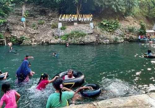 Sensasi Berenang di Kolam Alami Langen Ujung Kebumen, Air Jernih dan Lingkungan Asri