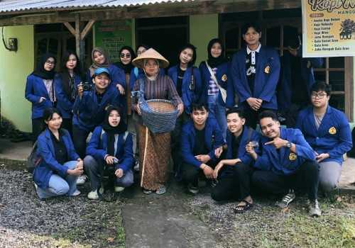 Mahasiswa Ilkom USM Promosikan Desa Lerep Ungaran sebagai Destinasi Wisata Melalui Fotografi