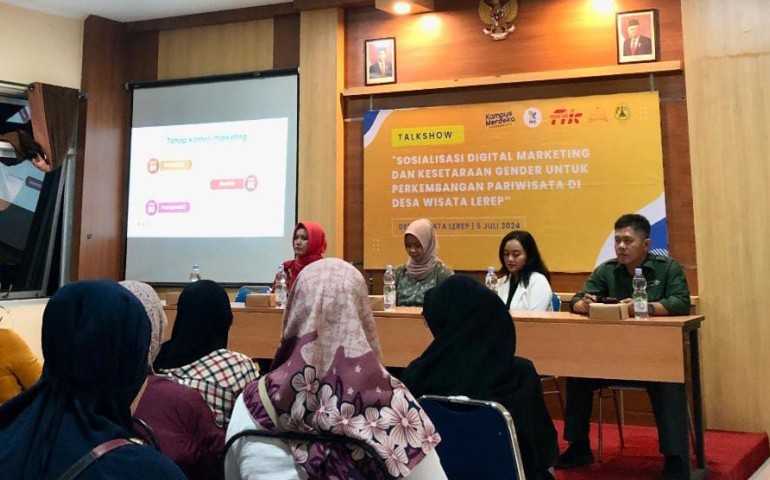 Tranformasi Digital, Mahasiswa Universitas Semarang Latih Warga Desa Wisata Lerep dalam Pemasaran Digital