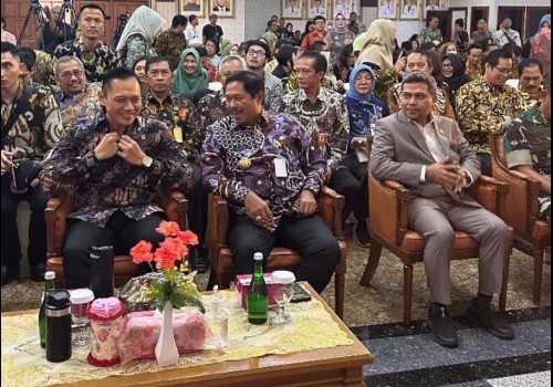 Bersama Menteri AHY, Ferry Wawan Cahyono Hadiri Kegiatan Launching Implementasi Sertifikat Elektronik Kantor Pertahanan di Jawa Tengah