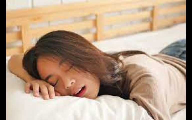 Ini Dia Penyebab Orang Sering Ngiler Saat Tidur