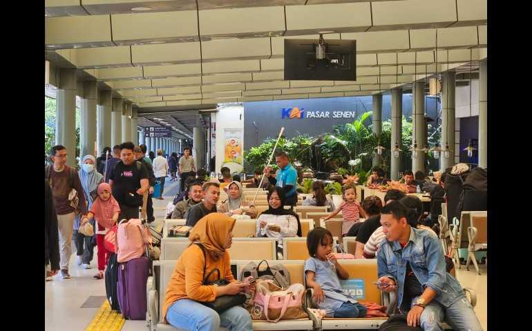 Tingkatkan Pelayanan, Hall Stasiun Pasarsenen Akan Difasilitasi Pendingin Ruangan