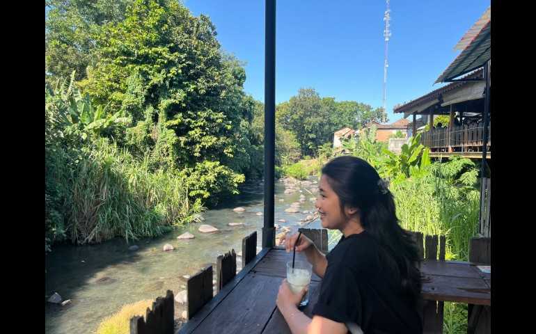 Serunya Nongkrong Sambil Menikmati Kuliner di Pinggir Sungai New Rivermoon Klaten
