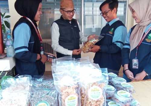Pengajian Ahad Gandeng Mahasiswa KKN UIN Walisongo Bantu Pengembangan UMKM Pegandon Kendal