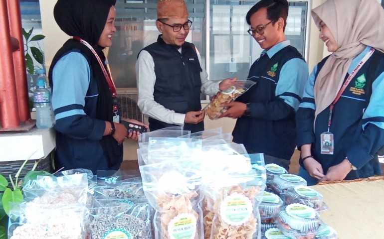 Pengajian Ahad Gandeng Mahasiswa KKN UIN Walisongo Bantu Pengembangan UMKM Pegandon Kendal