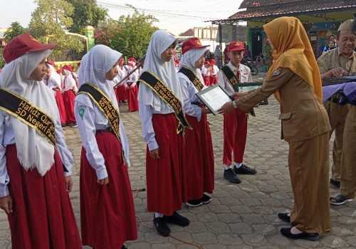Berikan Apresiasi, Pemdes Pamriyan Kendal Lahirkan Hafiz dan Hafizah dari Tingkat Sekolah Dasar
