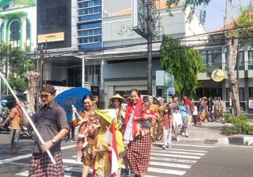 Ajak Masyarakat Kenakan Budaya, Klub Merby Semarang Rayakan Hari Kebaya Nasional dan Hari Anak Nasional dengan Parade