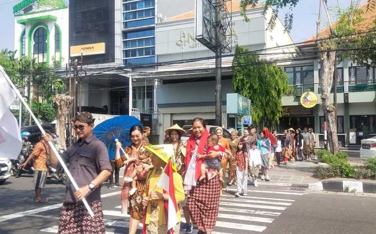 Ajak Masyarakat Kenakan Budaya, Klub Merby Semarang Rayakan Hari Kebaya Nasional dan Hari Anak Nasional dengan Parade