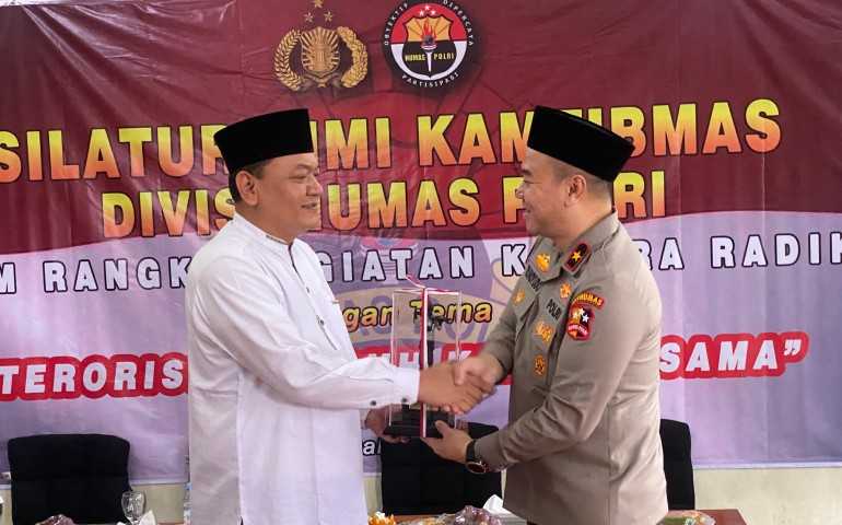 Bersama Santri Al Musthofa, Polres Kendal Perkuat Ketahanan Terhadap Radikalisme