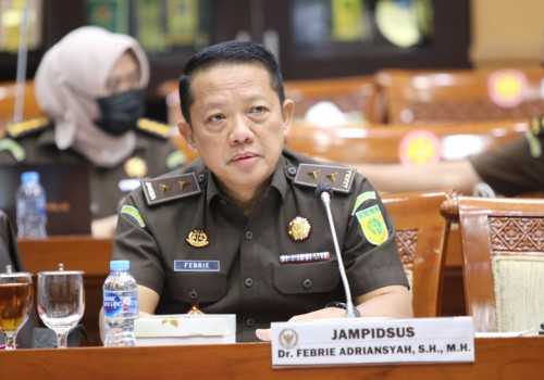 JAMPIDSUS Kejagung Periksa Dua Saksi Terkait Dugaan Korupsi Importasi Gula PT Sumber Mutiara Indah Perdana