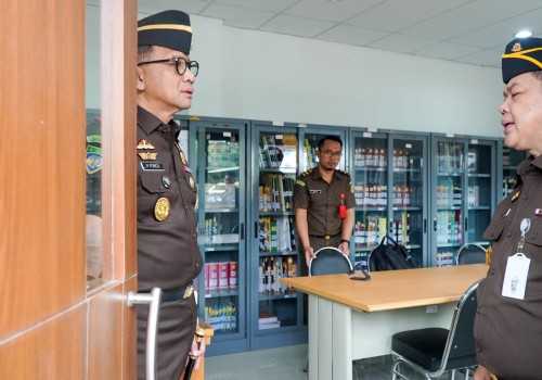 Lakukan Kunker ke Kejari Kabupaten Magelang, Kajati Ponco Sampaikan Pesan untuk Hati Hati Bermedsos dan Judol