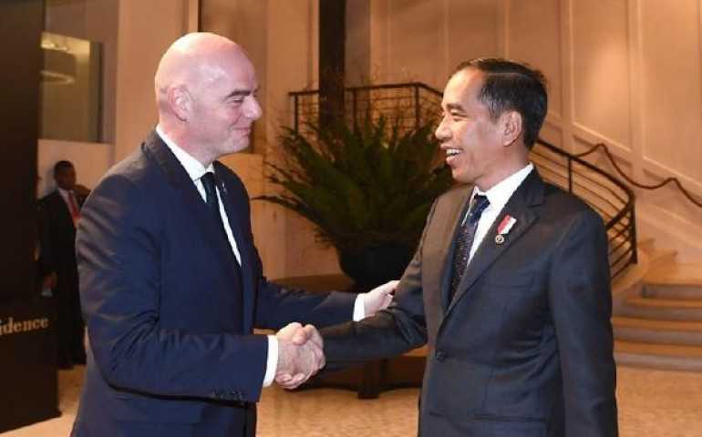 Jokowi dan FIFA Bentuk Tim Transformasi Sepak Bola Indonesia