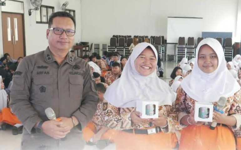 Bangun Kesadaran Hukum, Kejati Jateng Gelar JMS di SMK Ibu Kartini Semarang ; Dampak Negatif Pinjol dan Judol Nyata!